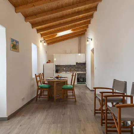 A28 - Castela Street Townhouse In Espiche *