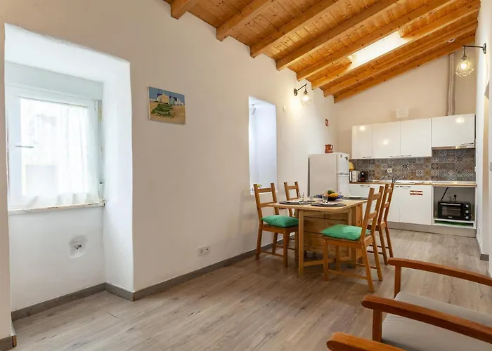 A28 - Castela Street Townhouse In Espiche * Praia Da Luz