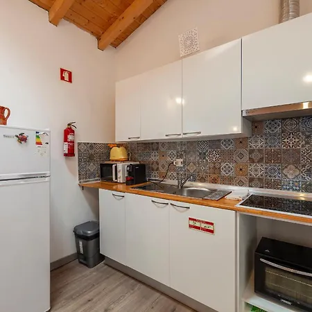 A28 - Castela Street Townhouse In Espiche דירה *