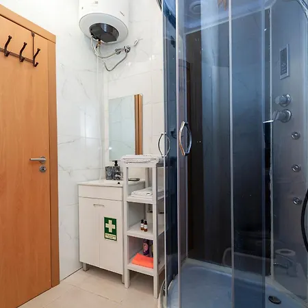 A28 - Castela Street Townhouse In Espiche *