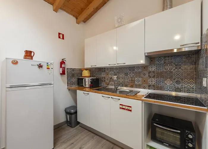 A28 - Castela Street Townhouse In Espiche Appartement Luz