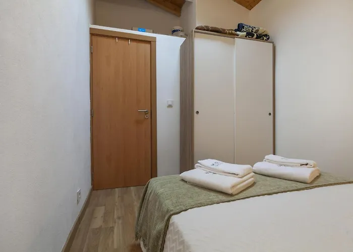 A28 - Castela Street Townhouse In Espiche *