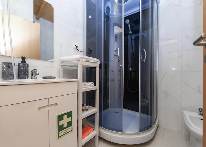 A28 - Castela Street Townhouse In Espiche Appartement Luz