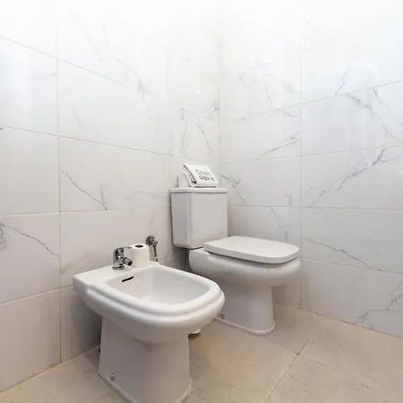 A28 - Castela Street Townhouse In Espiche *